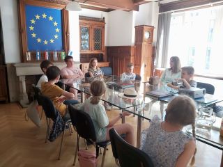 Students teach Croatian language and culture abroad while visiting the Representation