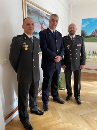 Vojni dužnosnici prilagođeno