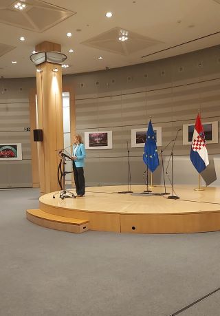 početak svečanosti prilagođeno